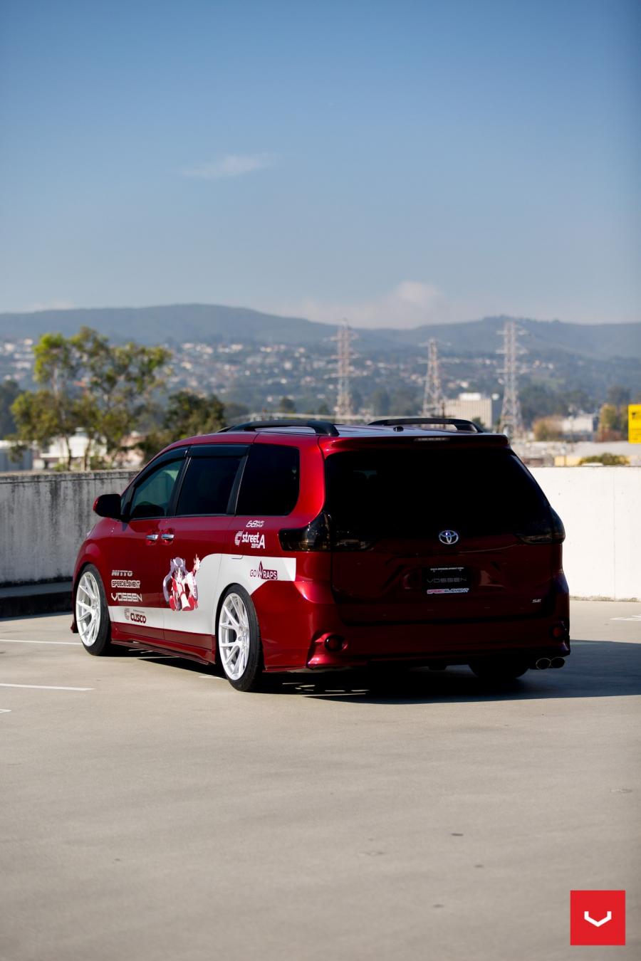  Toyota Sienna by Vossen on Vossen Wheels (VFS6) 2017 года  (фото 21 из 31)